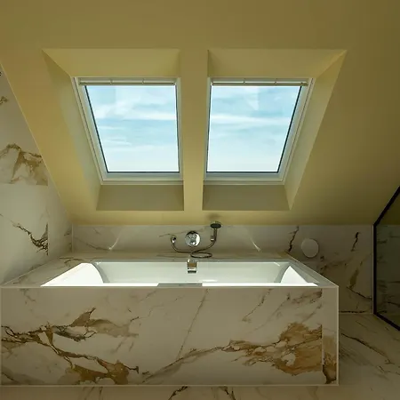 Getaway With Bubble Bath *